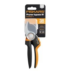 Fiskars PowerGear X Pruner M Bypass PX92 6 Fiskars PowerGear X Pruner M Bypass PX92 -Kent & Stowe butik 9091621 leftoffront 1200Wx1200H
