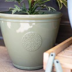 Plant Avenue Eden Emblem Planter Green